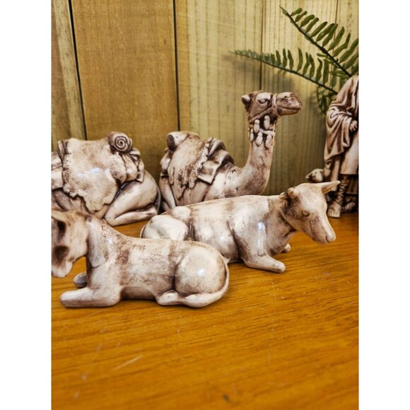 Hand-Painted Ceramic Nativity Scene Set With 12 Figurines Including Holy Family - Picture 2 of 16